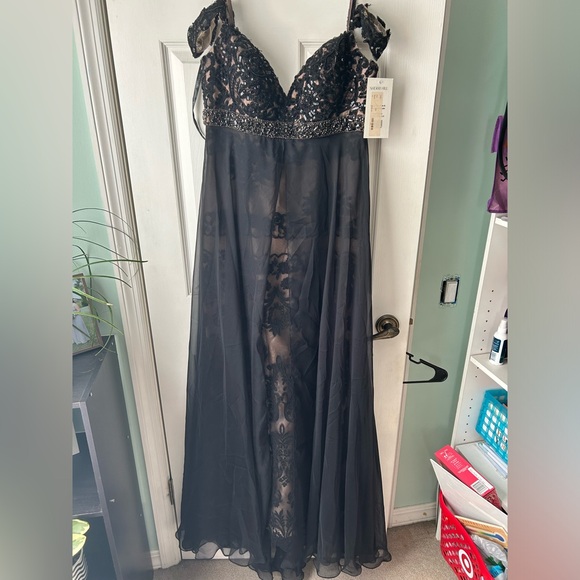 NWT SHERRI HILL BLACK LACE DRESS - Picture 3 of 8